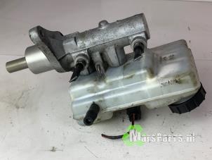 Gebruikte Hoofdremcilinder Opel Movano 2.3 CDTi Biturbo 16V FWD Prijs € 150,00 Margeregeling aangeboden door Autodemontagebedrijf De Mars