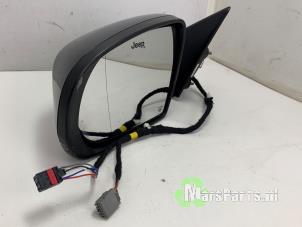 Gebruikte Spiegel Buiten links Jeep Compass II (MP) 1.3 4XE 240 16V 4x4 Prijs € 525,00 Margeregeling aangeboden door Autodemontagebedrijf De Mars