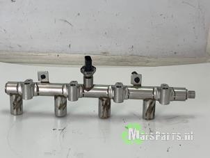 Gebruikte Injector brug Jeep Compass II (MP) 1.3 4XE 240 16V 4x4 Prijs € 99,00 Margeregeling aangeboden door Autodemontagebedrijf De Mars