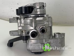 Gebruikte Alternator Jeep Compass II (MP) 1.3 4XE 240 16V 4x4 Prijs € 499,00 Margeregeling aangeboden door Autodemontagebedrijf De Mars