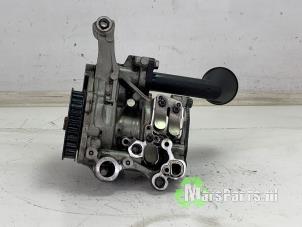 Gebruikte Oliepomp Volkswagen Golf VII (AUA) 2.0 TDI 16V Prijs € 65,00 Margeregeling aangeboden door Autodemontagebedrijf De Mars