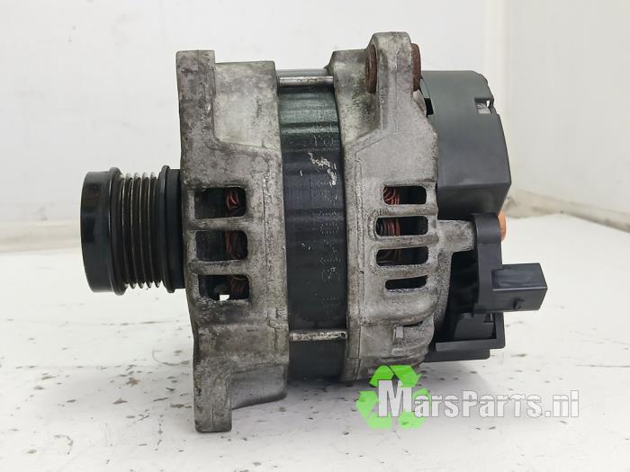 Dynamo van een Mercedes-AMG CLA Shooting Brake AMG (117.9) 2.0 CLA-45 AMG Turbo 16V 2017