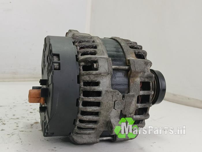 Dynamo van een Mercedes-AMG CLA Shooting Brake AMG (117.9) 2.0 CLA-45 AMG Turbo 16V 2017