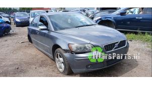 Gebruikte Aandrijfas links-voor Volvo S40 (MS) 2.4 20V Prijs € 50,00 Margeregeling aangeboden door Autodemontagebedrijf De Mars