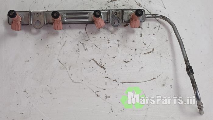 Gebruikte Injector brug Toyota Yaris III (P13) 1.5 16V Hybrid Prijs € 30,00 Margeregeling aangeboden door Autodemontagebedrijf De Mars