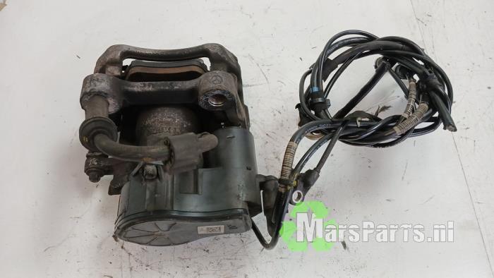 Remklauw (Tang) rechts-achter van een Mercedes-Benz Vito (447.6) 2.0 114 CDI 16V 2024