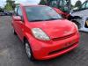 Fusee links-voor van een Daihatsu Sirion 2 (M3) 1.0 12V DVVT 2007