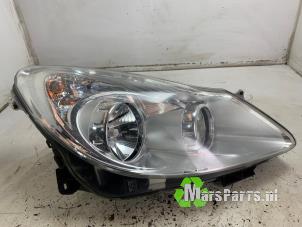 Gebruikte Rechter Koplamp Opel Corsa D 1.2 16V Prijs € 90,00 Margeregeling aangeboden door Autodemontagebedrijf De Mars