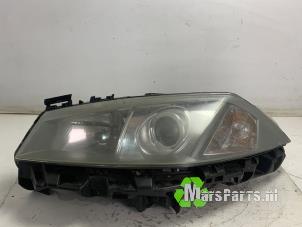 Gebruikte Koplamp links Renault Megane II (LM) 1.6 16V Prijs € 170,00 Margeregeling aangeboden door Autodemontagebedrijf De Mars