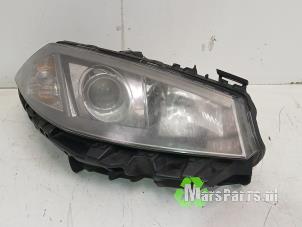 Gebruikte Koplamp rechts Renault Megane II (LM) 1.6 16V Prijs € 185,00 Margeregeling aangeboden door Autodemontagebedrijf De Mars