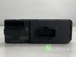 Gebruikte Module achterklep motor Skoda Superb Combi (3V5) 2.0 TDI Prijs € 75,00 Margeregeling aangeboden door Autodemontagebedrijf De Mars