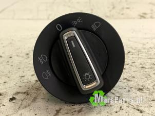 Gebruikte Licht Schakelaar Volkswagen Polo V (6R) 1.0 TSI 12V BlueMotion Prijs € 10,00 Margeregeling aangeboden door Autodemontagebedrijf De Mars