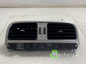 Gebruikte Luchtrooster Dashboard Volkswagen Polo V (6R) 1.0 TSI 12V BlueMotion Prijs € 45,00 Margeregeling aangeboden door Autodemontagebedrijf De Mars