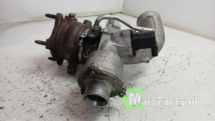 Turbo van een Audi A5 (F53/F5P) 2.0 45 TFSI Mild Hybrid 16V Quattro 2019