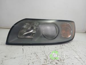 Gebruikte Koplamp links Volvo V50 (MW) 2.5 T5 20V Prijs € 50,00 Margeregeling aangeboden door Autodemontagebedrijf De Mars