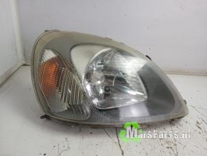 Gebruikte Rechter Koplamp Toyota Yaris (P1) 1.0 16V VVT-i Prijs € 35,00 Margeregeling aangeboden door Autodemontagebedrijf De Mars