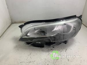 Gebruikte Linker Koplamp Peugeot Expert (V1/VA/VB/VE/VF/VT/VY) 2.0 Blue HDi 120 16V Prijs € 175,00 Margeregeling aangeboden door Autodemontagebedrijf De Mars