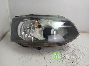 Gebruikte Koplamp rechts Volkswagen Transporter T5 2.0 TDI DRF Prijs € 130,00 Margeregeling aangeboden door Autodemontagebedrijf De Mars