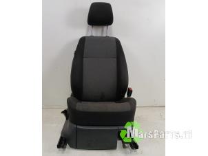 Gebruikte Voorstoel rechts Volkswagen Caddy IV 2.0 TDI 75 Prijs € 120,00 Margeregeling aangeboden door Autodemontagebedrijf De Mars