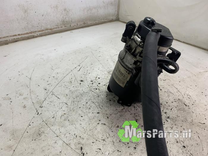 Stuurbekrachtiging Pomp van een MINI Mini One/Cooper (R50) 1.6 16V One 2004