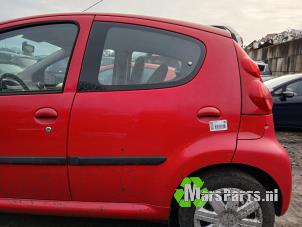 Gebruikte Portier 4Deurs links-achter Peugeot 107 1.0 12V Prijs € 75,00 Margeregeling aangeboden door Autodemontagebedrijf De Mars