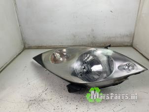 Gebruikte Koplamp rechts Chevrolet Spark (M300) 1.0 16V Prijs € 50,00 Margeregeling aangeboden door Autodemontagebedrijf De Mars