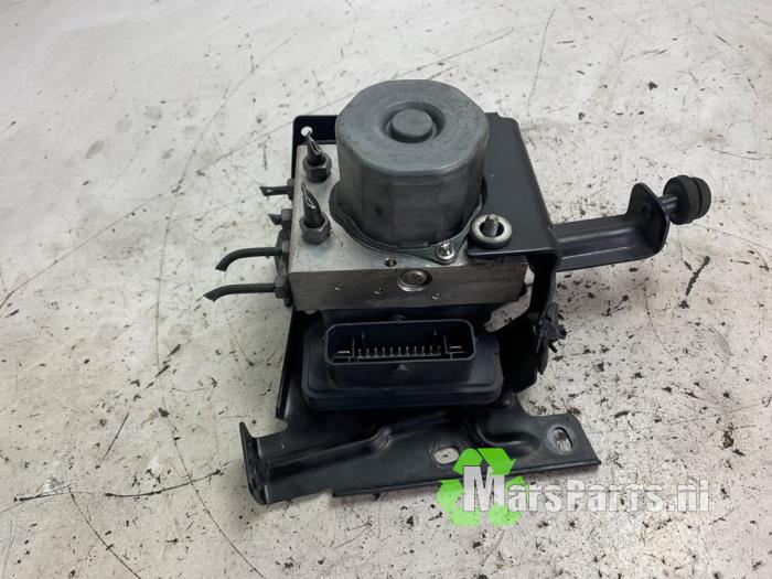 ABS Pomp van een Ford Transit Custom 2.2 TDCi 16V 2016