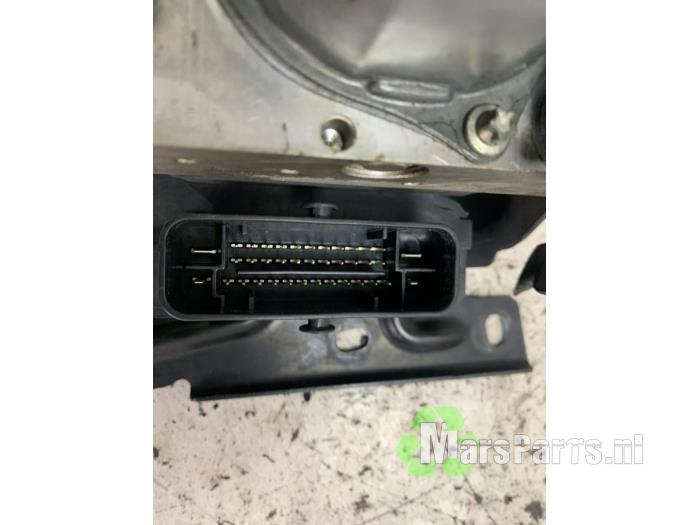 ABS Pomp van een Ford Transit Custom 2.2 TDCi 16V 2016