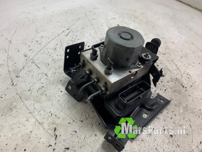 ABS Pomp van een Ford Transit Custom 2.2 TDCi 16V 2016