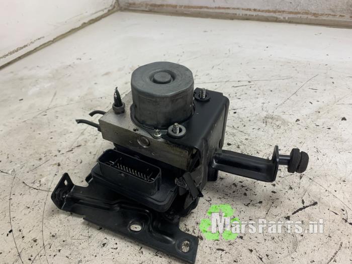 ABS Pomp van een Ford Transit Custom 2.2 TDCi 16V 2016