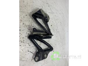 Gebruikte Motorkap Scharnier Ford Transit Custom 2.2 TDCi 16V Prijs € 50,00 Margeregeling aangeboden door Autodemontagebedrijf De Mars