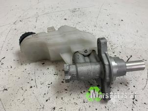 Gebruikte Hoofdremcilinder Toyota Aygo (B40) 1.0 12V VVT-i Prijs € 25,00 Margeregeling aangeboden door Autodemontagebedrijf De Mars