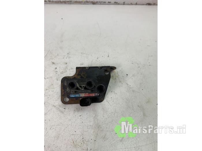 Gebruikte Kleppenblok hydraulisch Mercedes E Estate (S212) E-200 CDI 16V BlueEfficiency,BlueTEC Prijs € 80,00 Margeregeling aangeboden door Autodemontagebedrijf De Mars