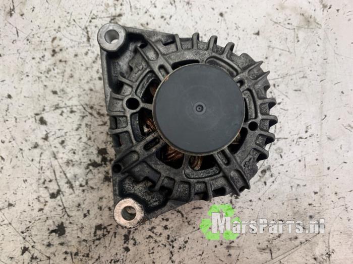 Dynamo van een Opel Grandland (X) 1.2 Turbo 12V 2019