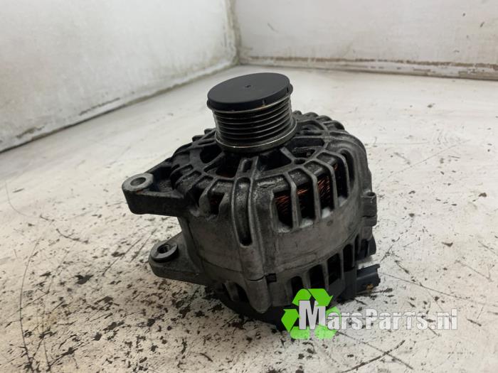 Dynamo van een Opel Grandland (X) 1.2 Turbo 12V 2019