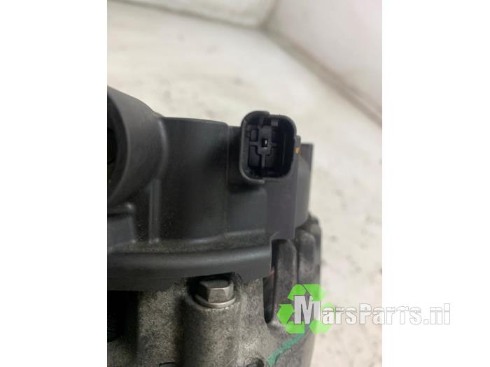 Dynamo van een Opel Grandland (X) 1.2 Turbo 12V 2019