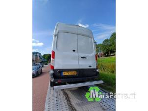 Gebruikte B-stijl rechts Ford Transit E-Transit 68 kWh Prijs op aanvraag aangeboden door Autodemontagebedrijf De Mars