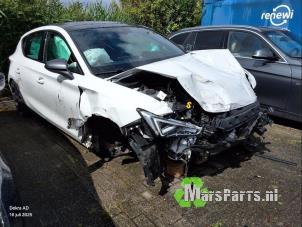 Gebruikte Stijl midden-rechts Cupra Leon (KLCB) 1.4 e-Hybrid 245, VZ 16V Prijs op aanvraag aangeboden door Autodemontagebedrijf De Mars