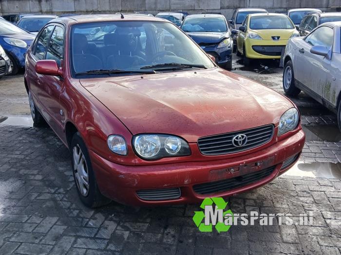 Fusee rechts-voor van een Toyota Corolla (EB/ZZ/WZ/CD) 1.6 16V VVT-i 2001