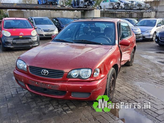 Fusee rechts-voor van een Toyota Corolla (EB/ZZ/WZ/CD) 1.6 16V VVT-i 2001