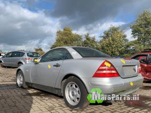 Gebruikte Aandrijfas links-achter Mercedes SLK (R170) 2.0 200 16V Prijs € 50,00 Margeregeling aangeboden door Autodemontagebedrijf De Mars