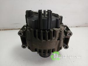 Gebruikte Alternator Mercedes E (W212) E-200 CGI 16V BlueEfficiency Prijs € 90,00 Margeregeling aangeboden door Autodemontagebedrijf De Mars