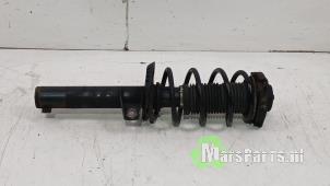 Gebruikte Schokdemperpoot rechts-voor Volkswagen Golf VI (5K1) 1.4 TSI 122 16V Prijs € 50,00 Margeregeling aangeboden door Autodemontagebedrijf De Mars