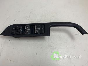 Gebruikte Combischakelaar ramen Lynk &amp; Co 01 1.5 PHEV Prijs € 70,00 Margeregeling aangeboden door Autodemontagebedrijf De Mars