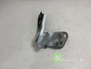 Gebruikte Motorkap Scharnier Tesla Model 3 Long Range AWD 75 kWh Prijs € 40,00 Margeregeling aangeboden door Autodemontagebedrijf De Mars