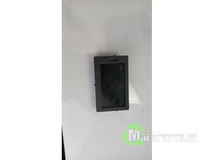 Gebruikte Display Interieur Renault Clio III (BR/CR) 1.2 16V 75 Prijs € 70,00 Margeregeling aangeboden door Autodemontagebedrijf De Mars