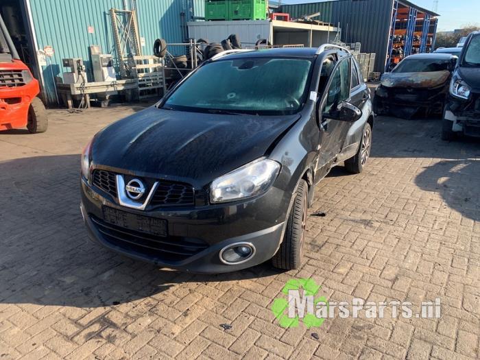 Gebruikte Aandrijfas links-voor Nissan Qashqai (J10) 2.0 16V Prijs € 150,00 Margeregeling aangeboden door Autodemontagebedrijf De Mars