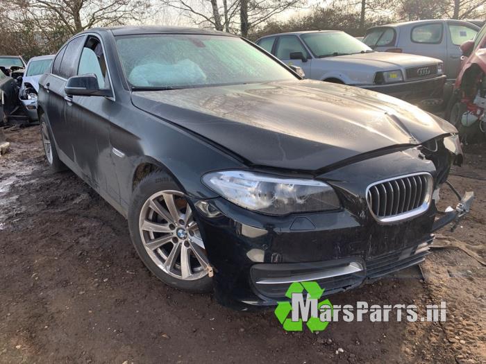 Gebruikte Aandrijfas links-voor BMW 5 serie (F10) 518d 16V Prijs € 255,00 Margeregeling aangeboden door Autodemontagebedrijf De Mars