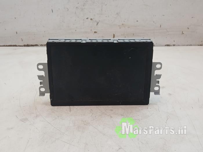 Gebruikte Display Interieur Volvo V40 Cross Country (MZ) 2.0 D3 20V Prijs € 70,00 Margeregeling aangeboden door Autodemontagebedrijf De Mars