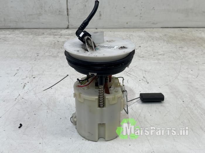 Gebruikte Tank element Pomp Ford Fiesta 6 (JA8) 1.25 16V Prijs € 25,00 Margeregeling aangeboden door Autodemontagebedrijf De Mars